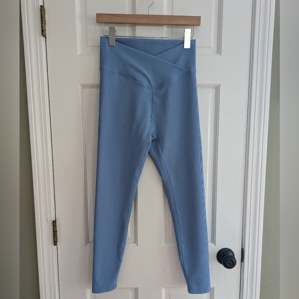 Wilo the Label crossover sky blue ribbed leggings yoga athleisure Pilates size L